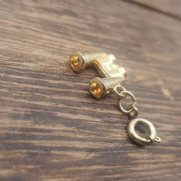 Binoculars‎ charm pendant